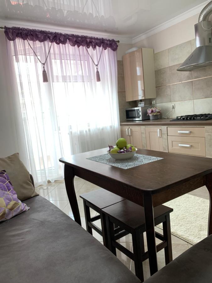 Центр. Поруч Парк Та Став Ternopil Exterior foto