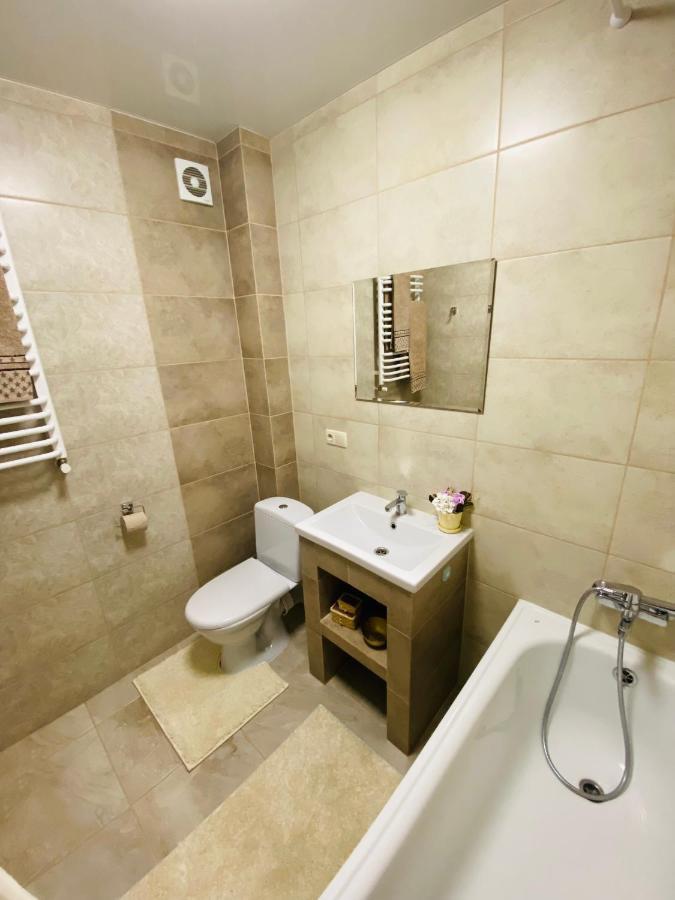 Центр. Поруч Парк Та Став Ternopil Exterior foto