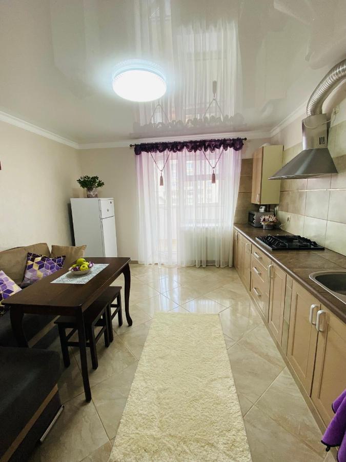 Центр. Поруч Парк Та Став Ternopil Exterior foto