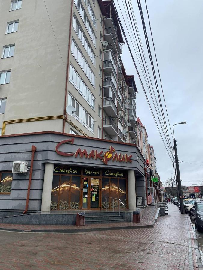 Центр. Поруч Парк Та Став Ternopil Exterior foto